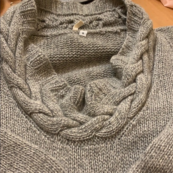 Lynne Larson sweater - Picture 2 of 6